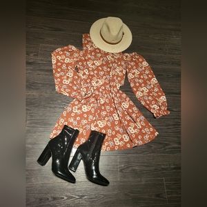 Cute cut-out cold shoulder long sleeves dress/ Robe épaules dénudé manche longue